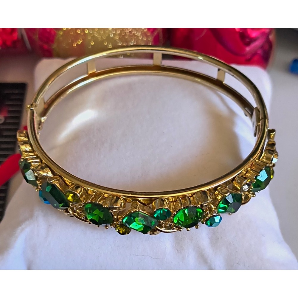 Vintage Lisner Hinged Bangle Bracelet Emerald Green Rhinestones No Chain AS IS